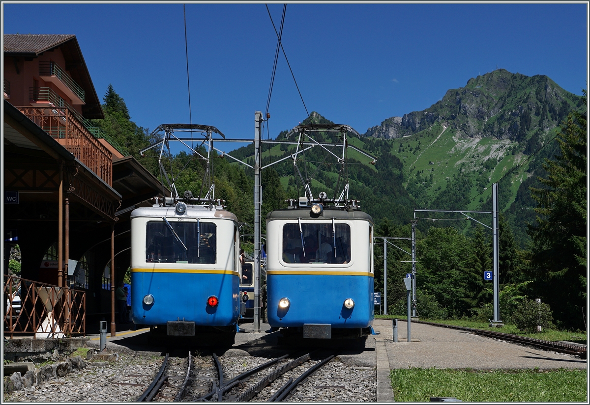 Zwei Bhe 2/4 kreuzen sich in Caux.
3. Juli 2016