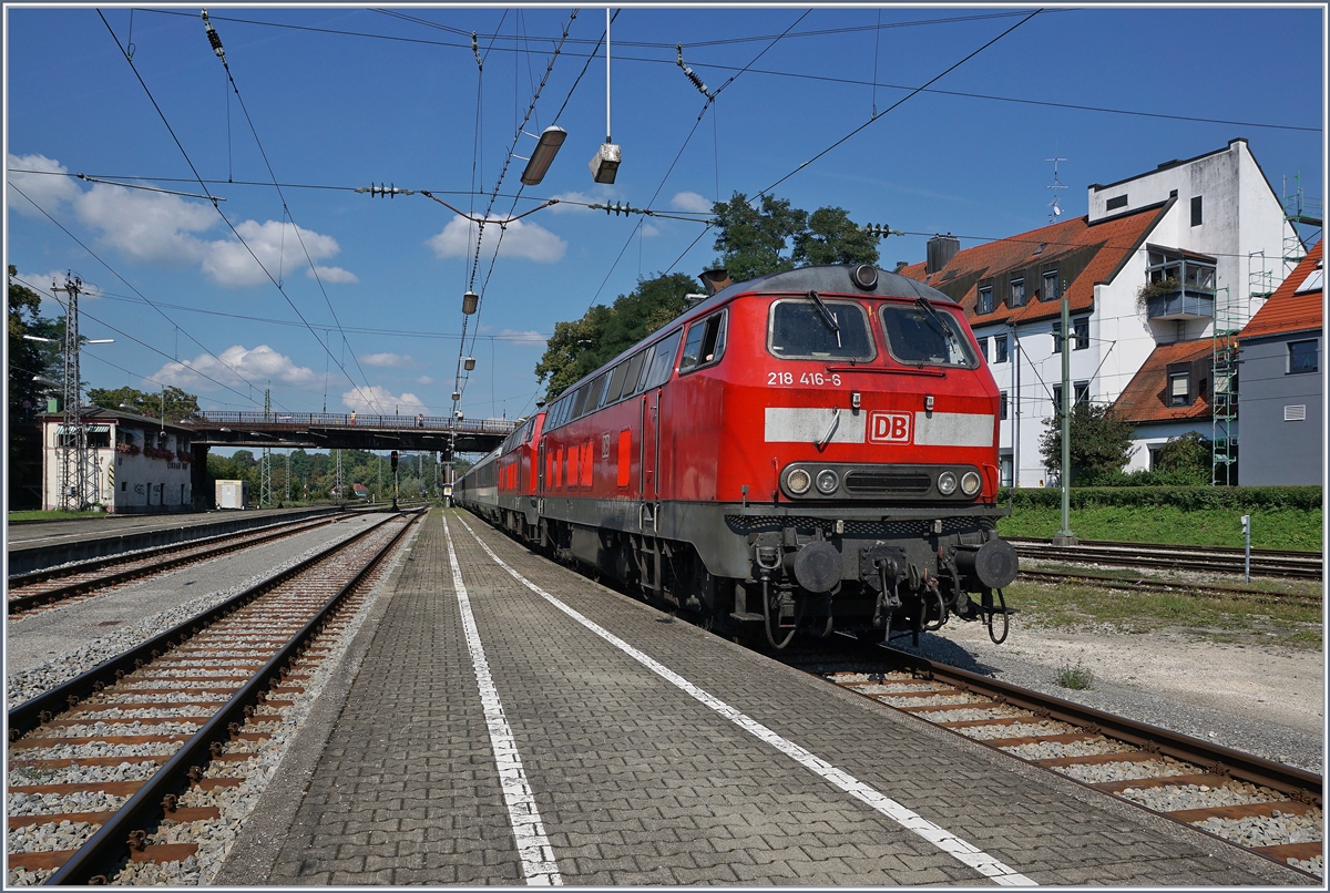 Zwei DB 218 erreichen mit ihrem EC von München nach Zürich Lindau HBF.
9. Sept. 2016