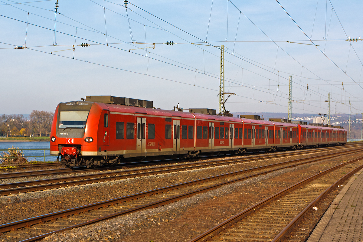 
Zwei gekuppelte ET 425 erreichen am 23.11.2014 als RE 8  Rhein-Erft-Express  (Mönchengladbach - Köln - Koblenz) den Bahnhof Koblenz-Ehrenbreitstein.