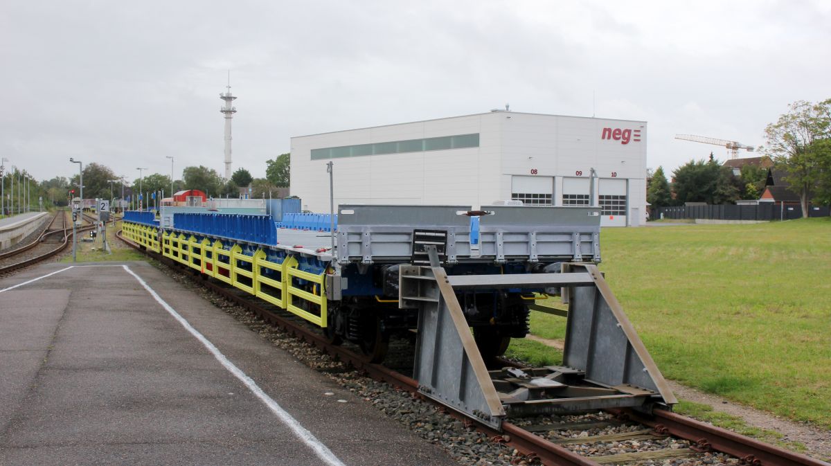 Zwei neue RDC Wagen für den LKW Transport der Gattung Snps6 abgestellt bei der neg in Niebüll. 15.09.2019