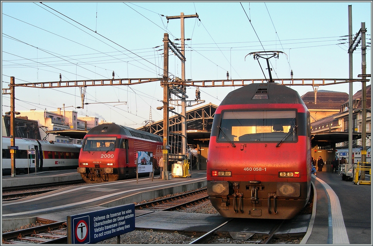 Zwei Re 460 mit ihren IR/IC Zügen im Morgenlicht in Lausanne.
10. Feb. 2011