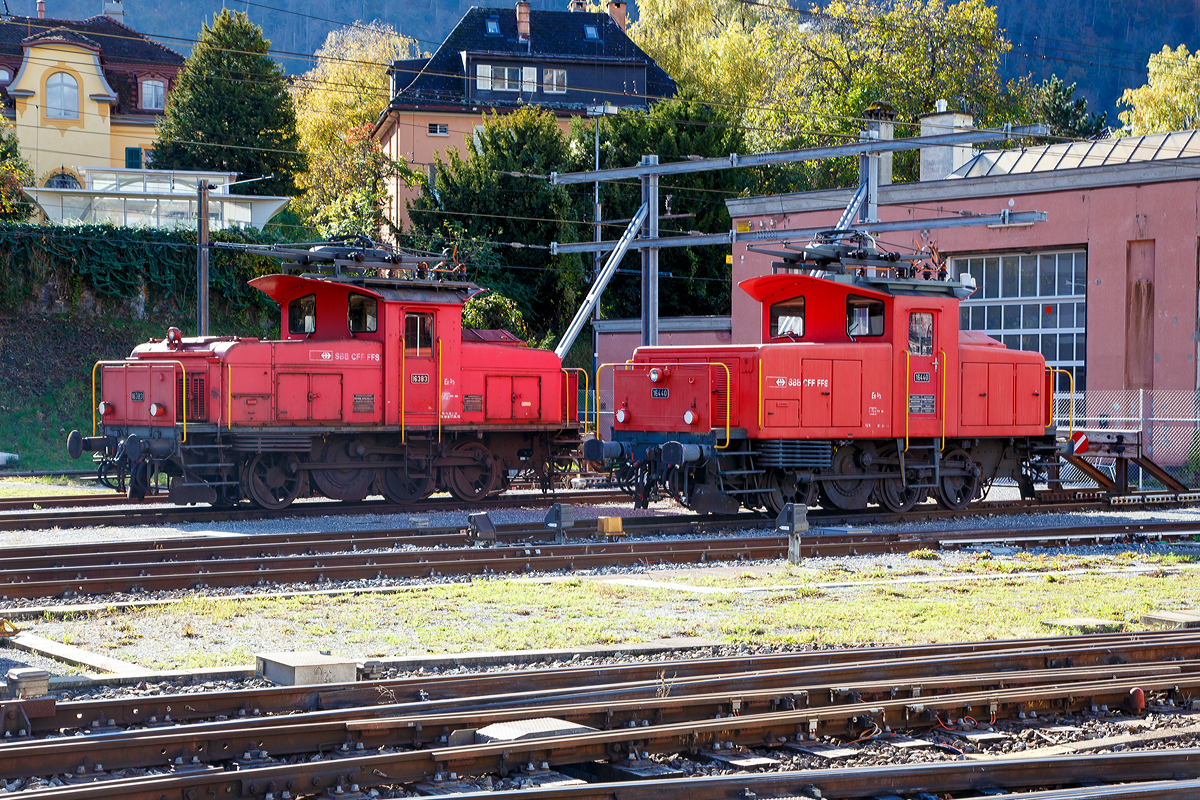 Zwei SBB Ee 3/3 abgestellt am 01.11.2019 beim Depot in Chur (aufgenommen vom Bahnsteig), links hinten die SBB Ee 3/3 – 16383 (der 4. Bauserie 1944–1947) und vorne rechts die SBB Ee 3/3 – 16440 (der 6. Bauserie 1961–1962). Leichte Unterschiede kann man gut erkennen.

Die Ee 3/3 sind elektrische Rangierlokomotiven der Schweizerischen Bundesbahnen, für den leichten und mittelschweren Dienst.  Die Ee 3/3 verfügen über keine Vielfachsteuerung. Die etwas neueren Ee 3/3 sind noch heute häufig in größeren Bahnhöfen anzutreffen, erhalten aber zunehmend Konkurrenz werden seit 2010 schrittweise durch die SBB Ee 922 ersetzt.

Die ersten Ee 3/3 wurden 1928, diese hatten anfangs noch den Führerstand am einen Ende (was zum Beinamen  Bügeleisen  führte). Die Lokomotive war so erfolgreich, dass erst 1966 die letzte Ee 3/3 gebaut wurde, wobei große Teile der Konstruktion über die Zeit gleich blieben. Um im Rangierbetrieb in beide Richtungen übersichtlich zu sein, wurde das Führerhaus mittig angeordnet. Ein einziger Fahrmotor treibt eine Blindwelle, welche wiederum über ein Kuppelgestänge die Kraftübertragung auf die Räder sicherstellt. Diese antik anmutende Konstruktion wurde bis zur letzten Ee 3/3 1966 beibehalten, obwohl damals Einzelachsantrieb längst üblich war.

Technische Daten der Ee 3/3 – 16383 (der 4. Bauserie 1944–1947):
Spurweite: 1.435 mm (Normalspur)
Achsformel: C (Antrieb über Kuppelstange)
Länge:  9.510 mm
Leistung:  502 kW / 680 PS
Anfahrzugkraft: 98 kN
Gewicht:  39 t  (von 45 t auf 39 t gesenkt)
Höchstgeschwindigkeit:  50 km/h
Übersetzung:  1 : 5.579  
Stromsysteme:  15 kV 16.7 Hz

Abweichende Technische Daten der Ee 3/3 – 16440 (der 6. Bauserie 1961–1962):
Leistung:  508 kW / 690 PS
Anfahrzugkraft: 108 kN
Gewicht:  45 t  
Übersetzung:  1 : 6.2   
