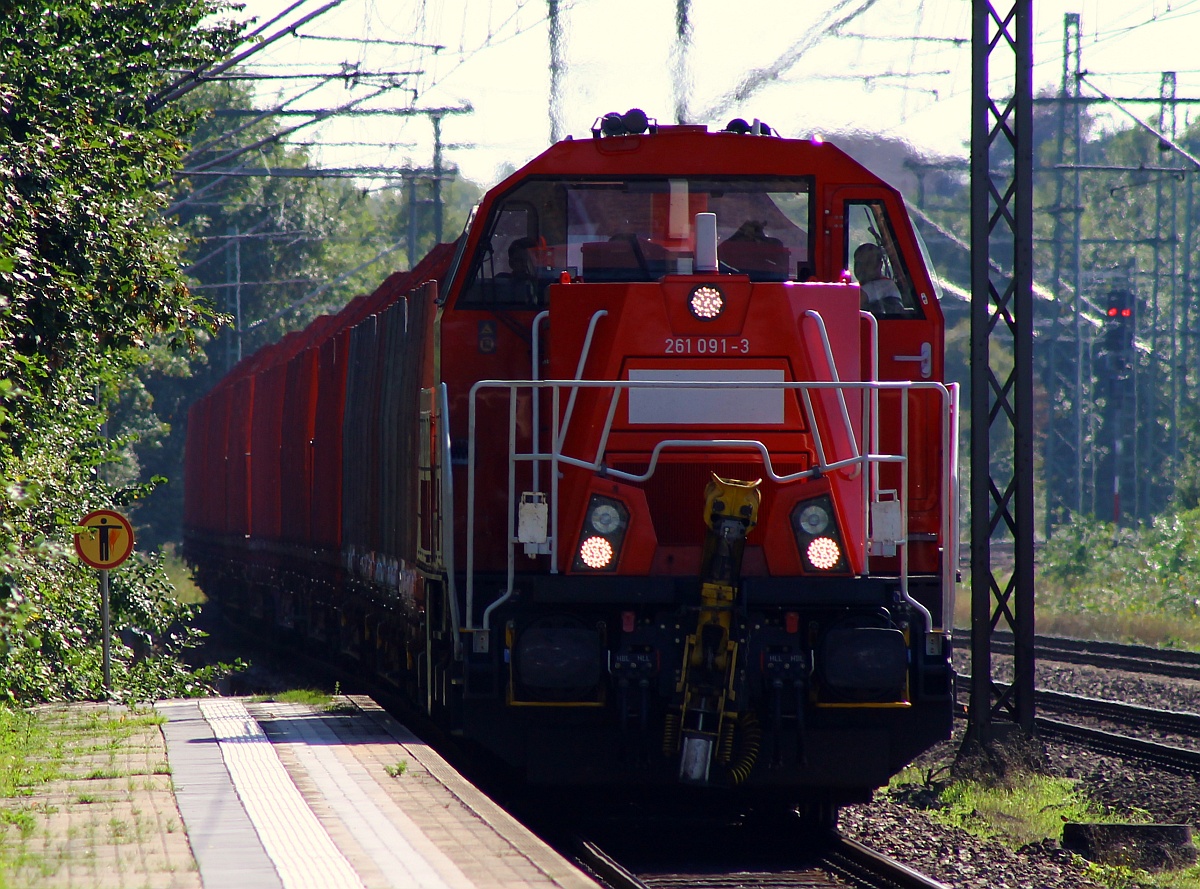 Zweiter Holzzug heute für Jübek...nach dem die eine Gravita einen abgeholt hatte brachte die 261 091-3 erneut 12 Roos-t/Rnoos Wagen nach Jübek. Schleswig 03.09.2014