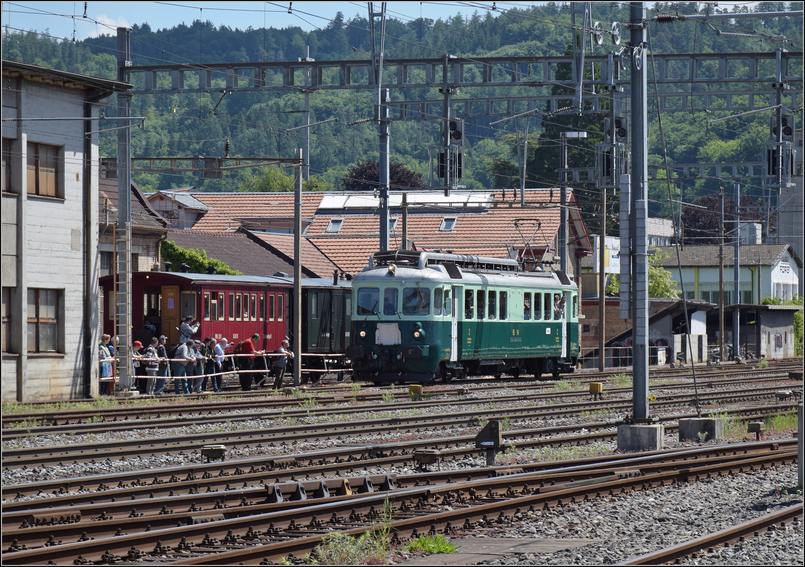 150 Jahre Emmentalbahn. 

Der Wellensittich Be 4/4 761 auf dem Weg zum nahegelegenen Depot Oberdorf. Burgdorf, Mai 2025.