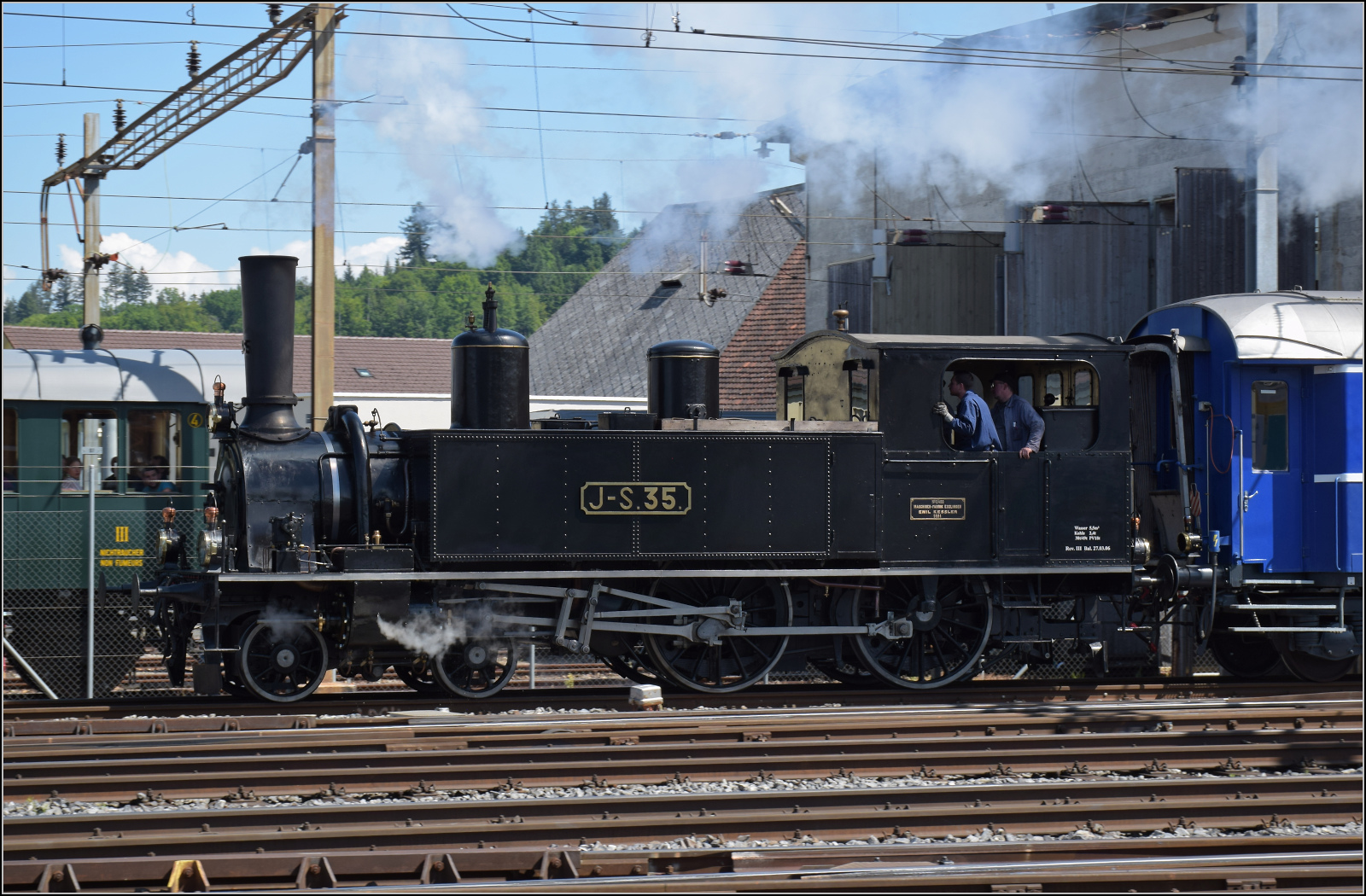150 Jahre Emmentalbahn

Eb 2/4 35 der Jura-Simplon macht sich auf den Weg nach Solothurn. Burgdorf, Mai 2025.