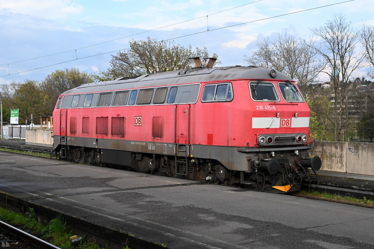 218 415-8 war abgestellt am hauptbahnhof von stuttgart,07.04.23