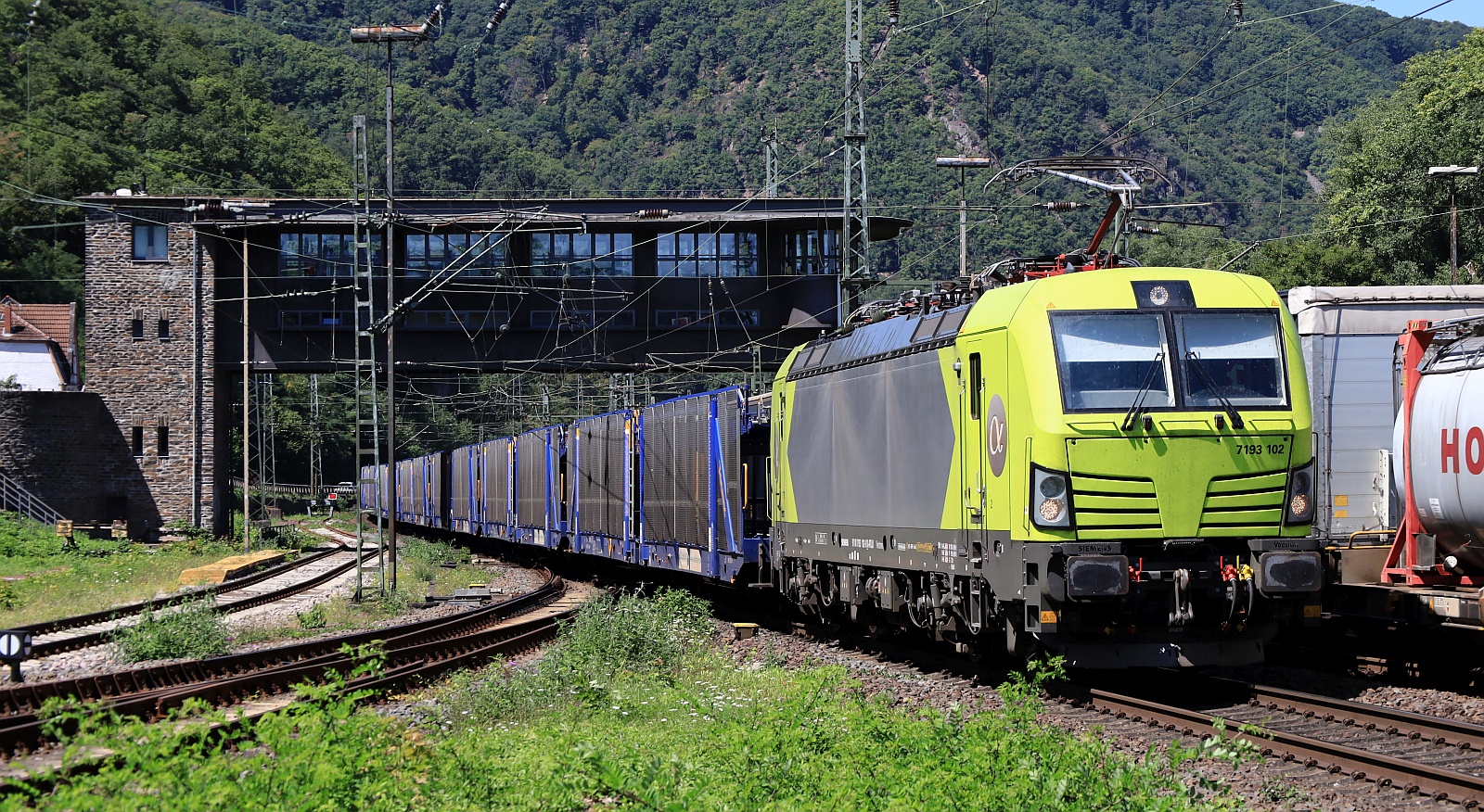 ATLU 7193 102-9 REV/MMAL/04.02.25 mit Touax Autotransport Zug. Bingen 09.08.2025 ATLU 7193 102-9 REV/MMAL/04.02.25 mit Touax Autotransport Zug. Bingen 09.08.2025