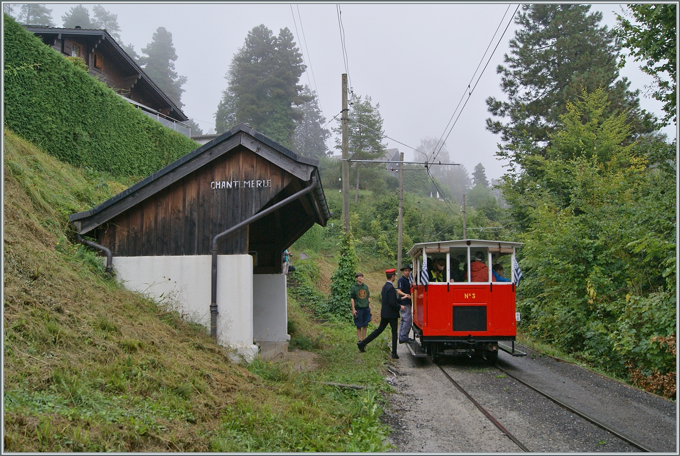 Autour de la voie ferrée / Rund um die eiserne Bahn (Herbstevent 2024) - Nachdem erstaunlich viele Reisende in der kleine Dm 2/2 N° 3  Le Biniou  Platz gefunden haben, ist der Zug 
für die Rückfahrt bereit.  8. Sept. 2024 