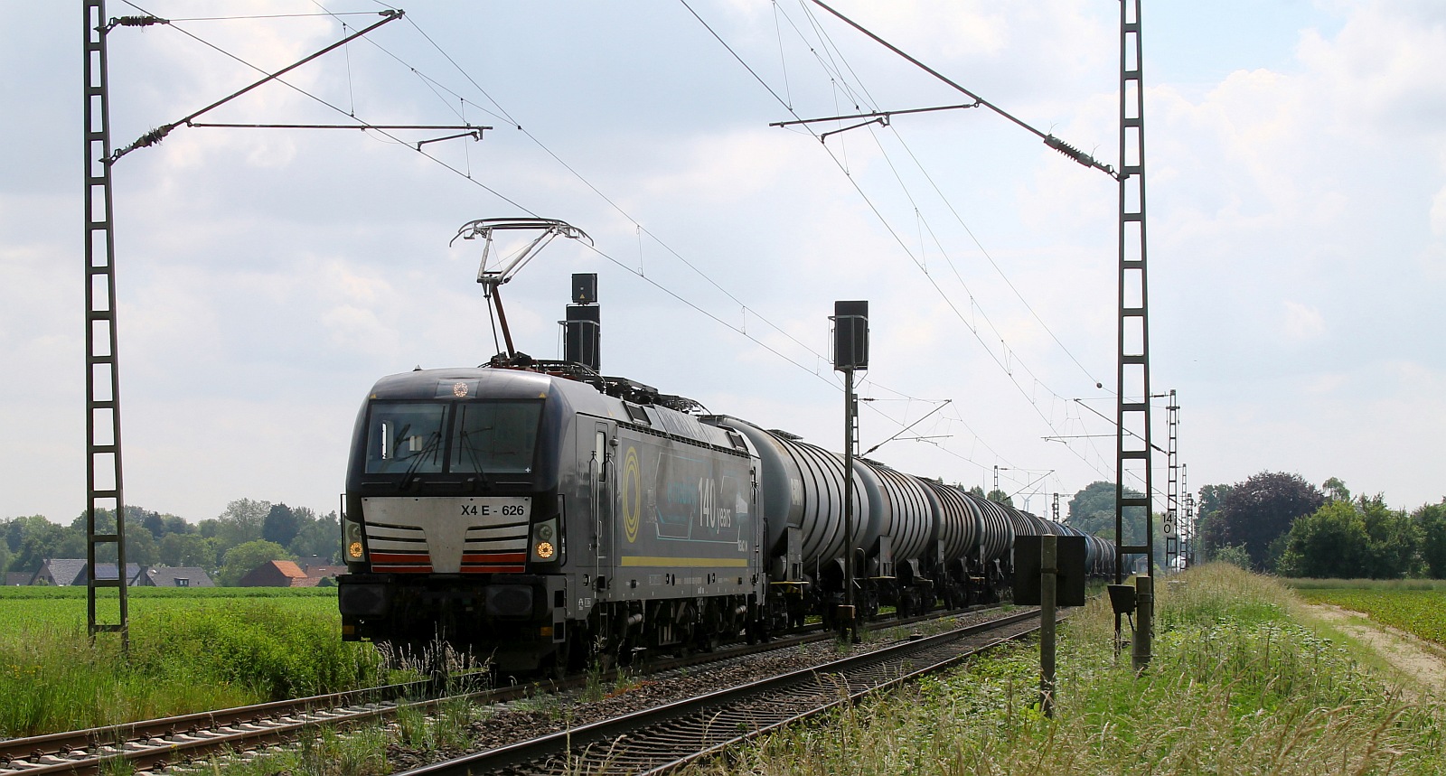 BRLL 193 626-9,REV/MMAL/22.11.18 mit Kesselwagenzug, Bü km 14,2 bei Breyell 06.06.24