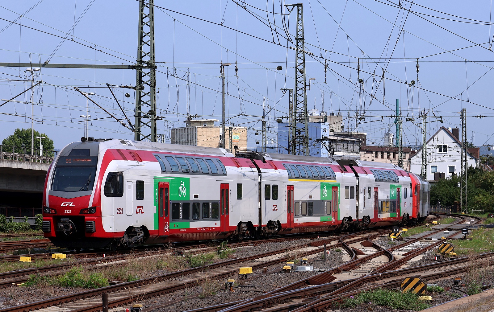 CFL 2321 mit unbekanntem SÜWEX als RE 1 Ausfahrt Koblenz Hbf. 12.08.2025 CFL 2321 mit unbekanntem SÜWEX als RE 1 Ausfahrt Koblenz Hbf. 12.08.2025