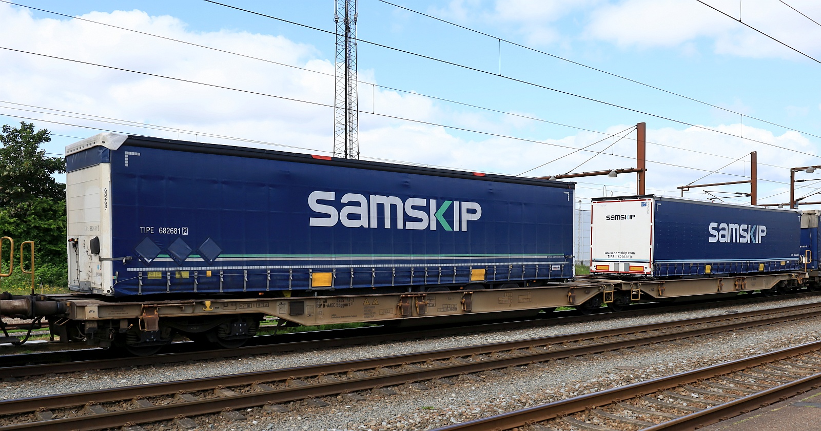 D-AAEC 33 68 4955 149-2 Gattung Sdggmrs 31 beladen mit SAMSKIP Aufliegern. Pattburg 19.06.2025