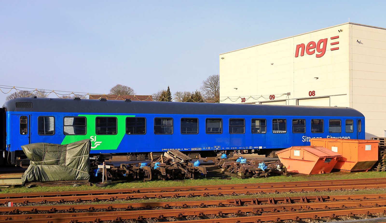 D-RAG 51 80 22-91 254-8 Gattung Bimz 264.3, REV/OWS/11.11.19 im Einsatz bei der SJ Schweden, Niebüll NEG 23.01.2024