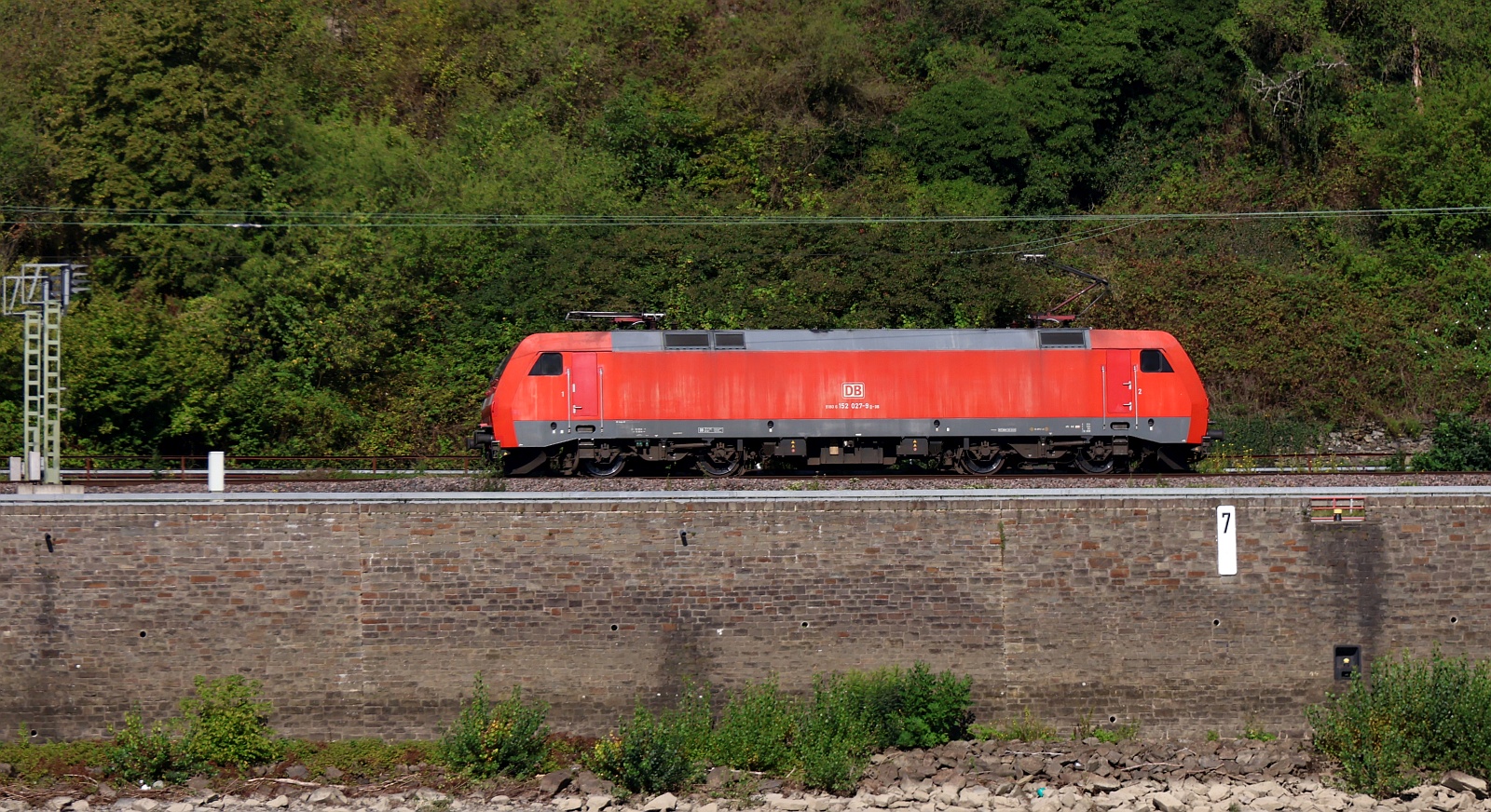 DB 152 027-9 auf dem Weg Richtung Oberwesel. Kestert 11.08.2025 DB 152 027-9 auf dem Weg Richtung Oberwesel. Kestert 11.08.2025