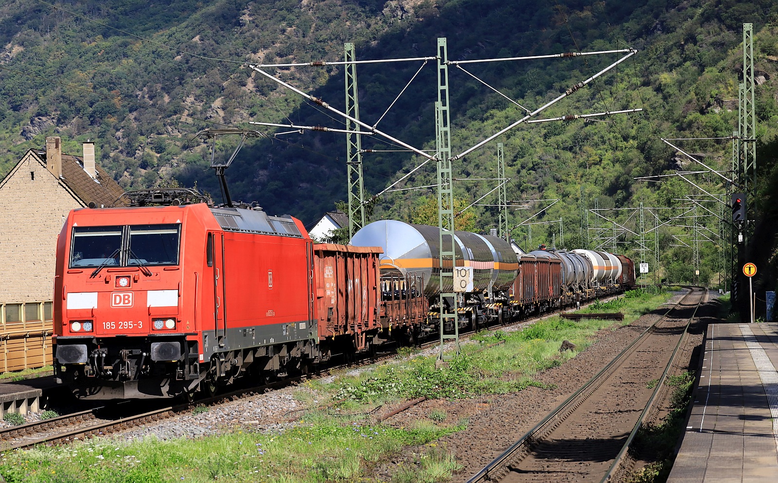 DB 185 295-3 mit Mischer in Kestert. 14.09.2023