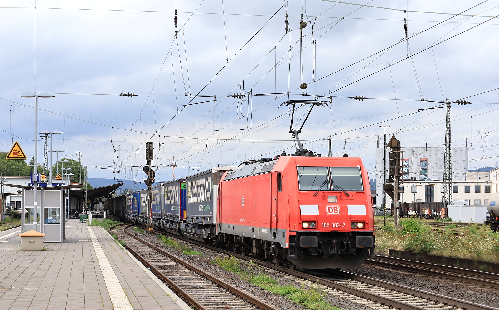 DB 185 302-7 mit Dissegna KLV Durchfahrt Neuwied 04.08.2024