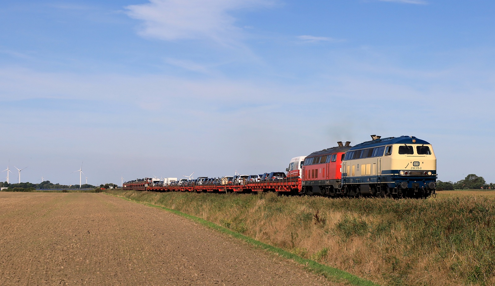 DB 218 315-0 + 379-6 mit SyltShuttle gen Niebüll. Bü Triangel 07.09.2025 DB 218 315-0 + 379-6 mit SyltShuttle gen Niebüll. Bü Triangel 07.09.2025