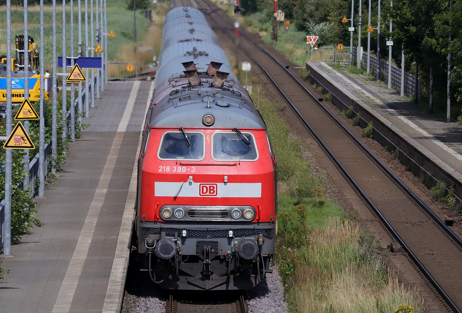 DB 218 390-3 + 218 322-6 mit dem IC 2375 Einfahrt Klanxbüll 20.07.2025 DB 218 390-3 + 218 322-6 mit dem IC 2375 Einfahrt Klanxbüll 20.07.2025