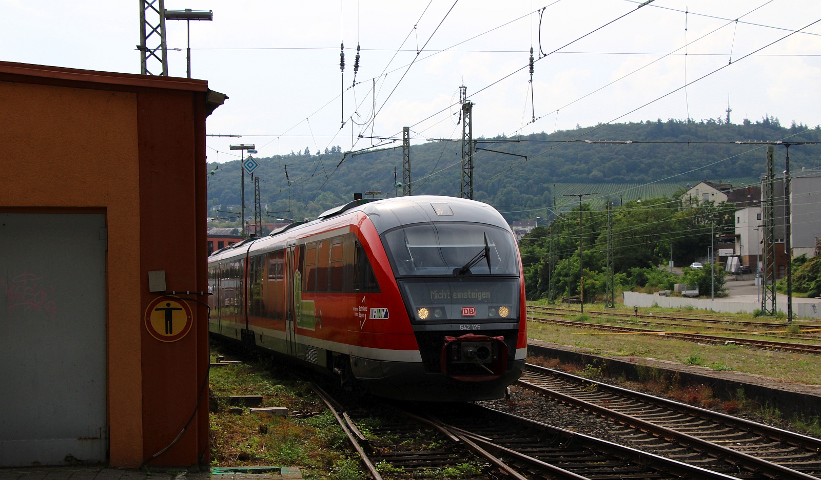 DB 642 125-8/625-7 REV/DC/04.05.17, Verl/FSK/03.05.25 warten auf Einfahrt zum Bhf. Bingen 07.08.2024