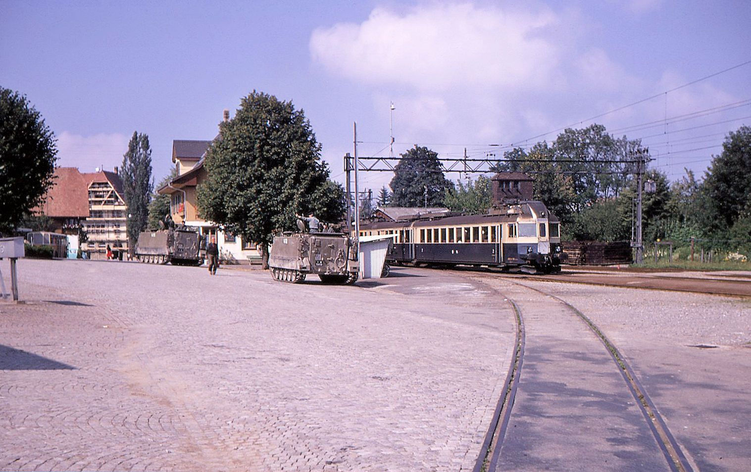 Der ABDZe4/6 736 der BN in Schwarzenburg; nach Umbau später BDe4/6 103 der Sensetalbahn. 25.August 1970  