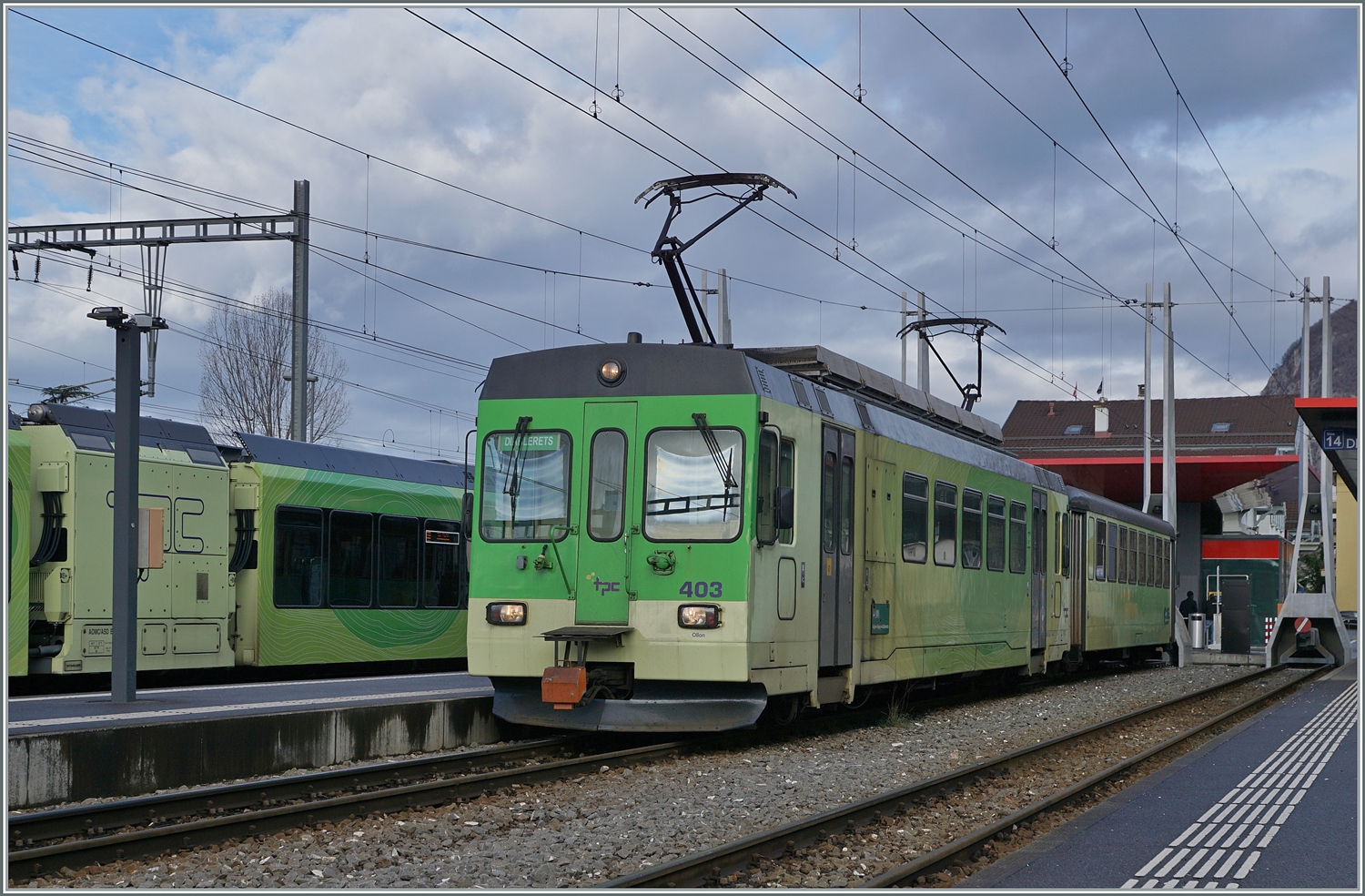 Der ASD BDe 4/4 403 mit Bt 431 steht als R 71 436 nach Les Diablerets in Aigle. 

4. Jan. 2024