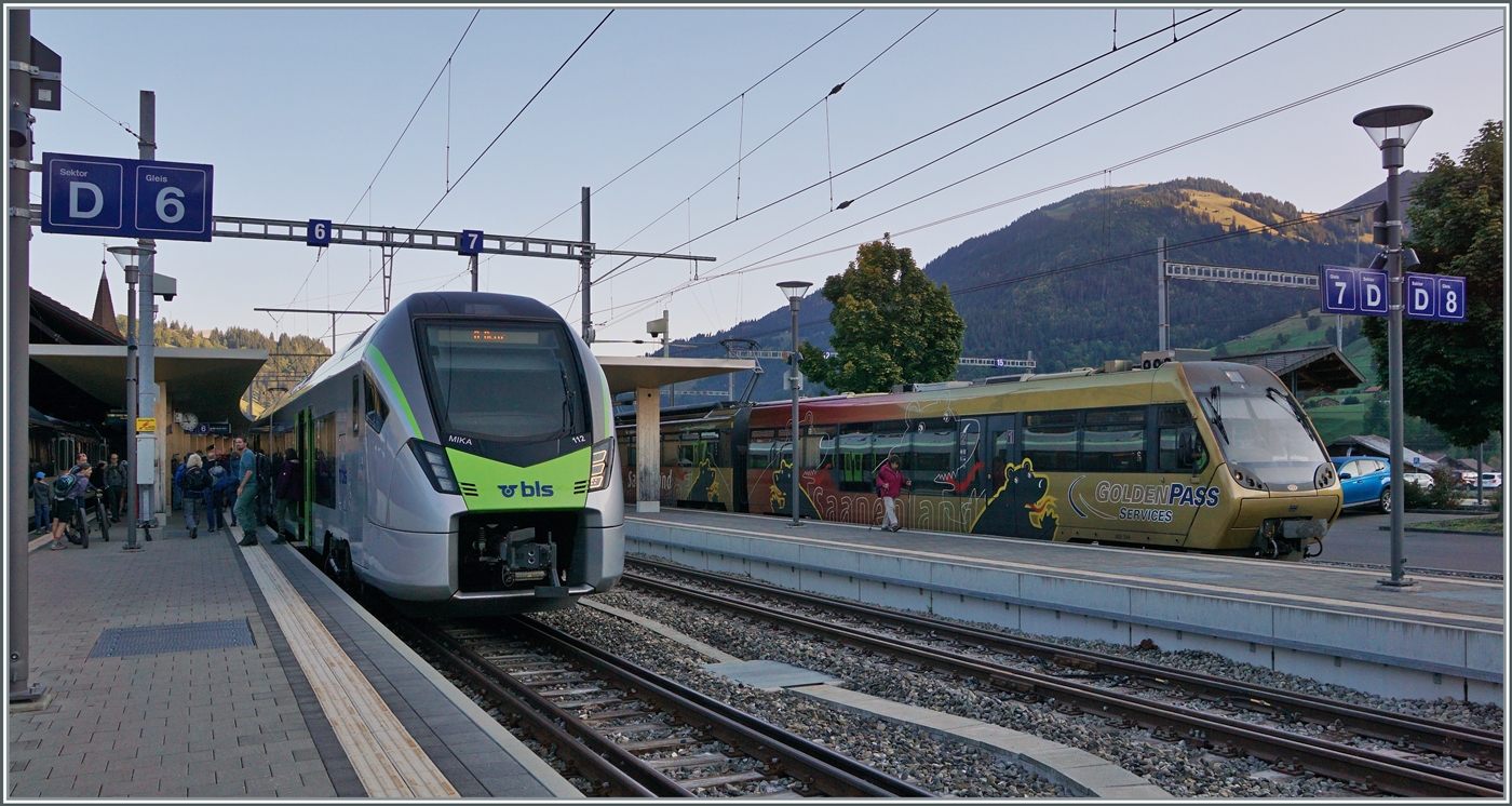 Der BLS RABe 528 112 ist von Bern in Zweisimmen angekommen und wendet hier für die Rückfahrt nach Bern. 

7. Okt. 2023