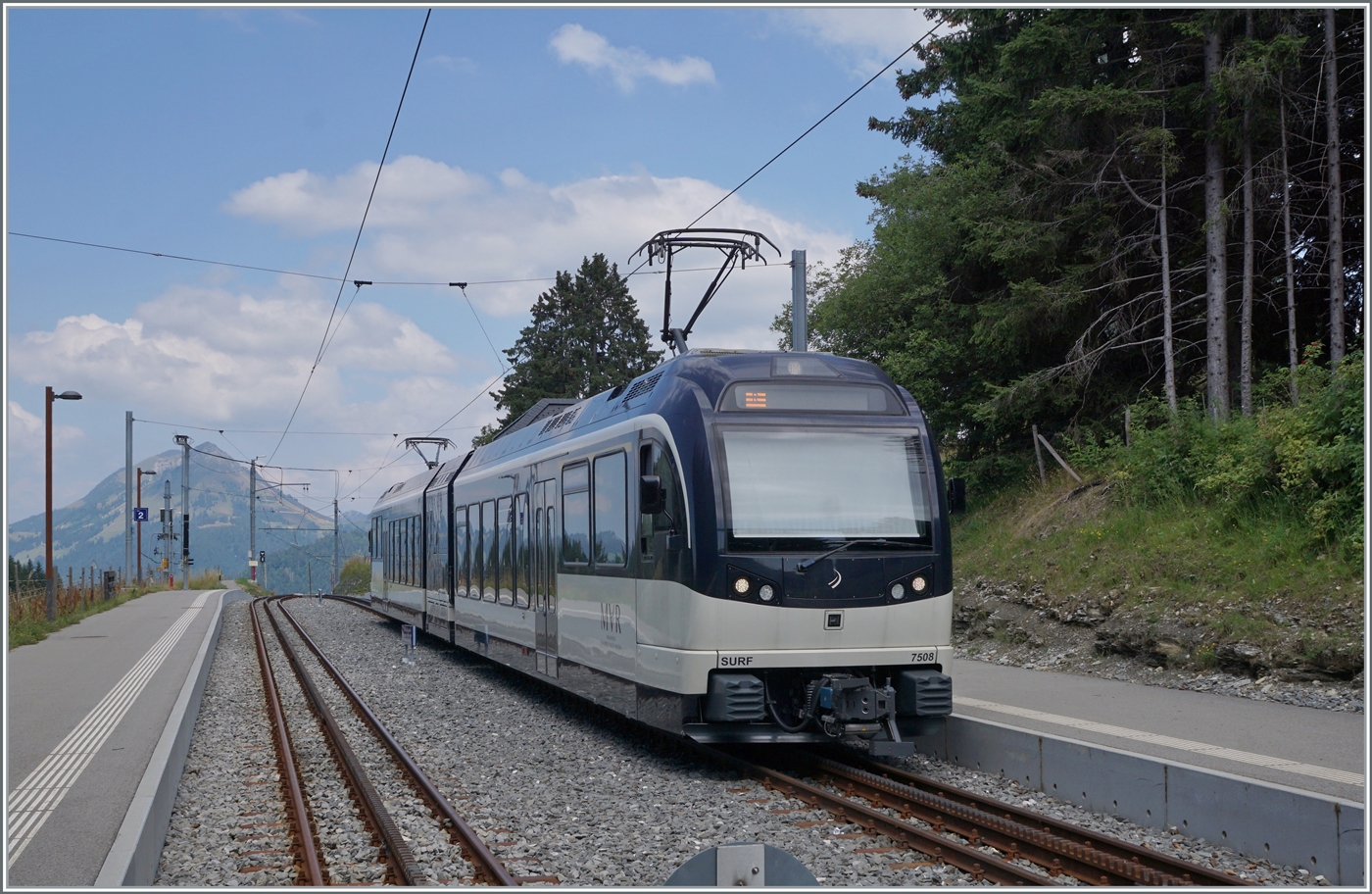 Der CEV MVR GTW ABeh 2/6 7508 (SURF) ist auf der Gipfelstation Les Pliades angekommen und wird in Krze nach Vevey zurck fahren.

21. Juli 2022