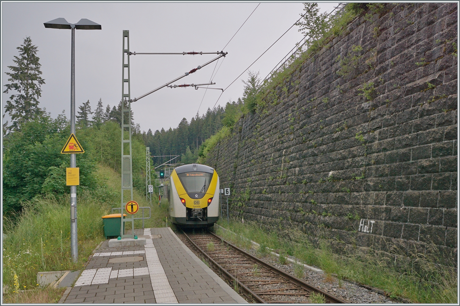 Der DB 1440 176 Coradia Continental 2  Grinsekatze  verlässt Seebrugg mit dme Ziel Freiburg im Breisgau. 21. Juni 2023