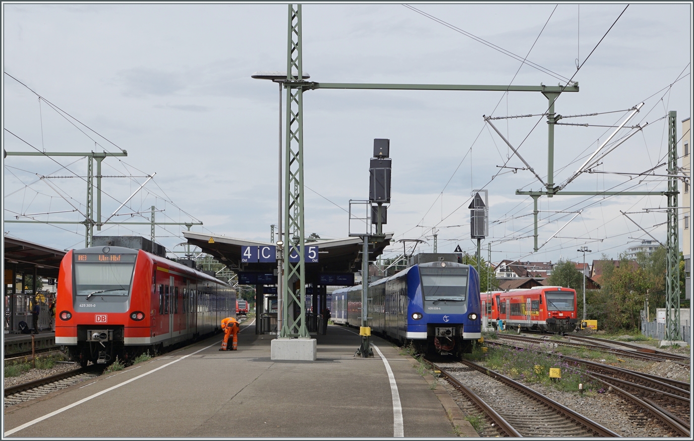 Der Fahrdraht hat von Ulm und Lindau kommend Friedrichshafen erreicht, folglich wickelt sich der Zugsverkehr nun hauptsächlich mit elektrischer Traktion ab. Links im Bild wartet der aus Lindau Insel in Friedrichshafen angekommene DB 425 305 auf die Weiterfahrt nach Ulm, der blaue BOB 426 034-4 wird zusammen mit dem nicht zu sehenden 426 536-9 als RB91 / 87569 zum Hafenbahnhof fahren und einige DB VT 650 sind rechts im Bild abgestellt.

14. September 2022