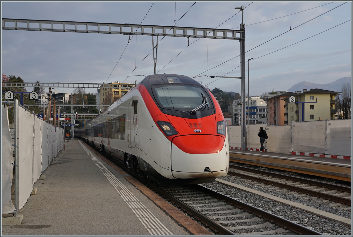 Der SBB Giruno 501 023  Wallis  erreciht von Zürich kommend sein Ziel Lugano.

13. März 2023