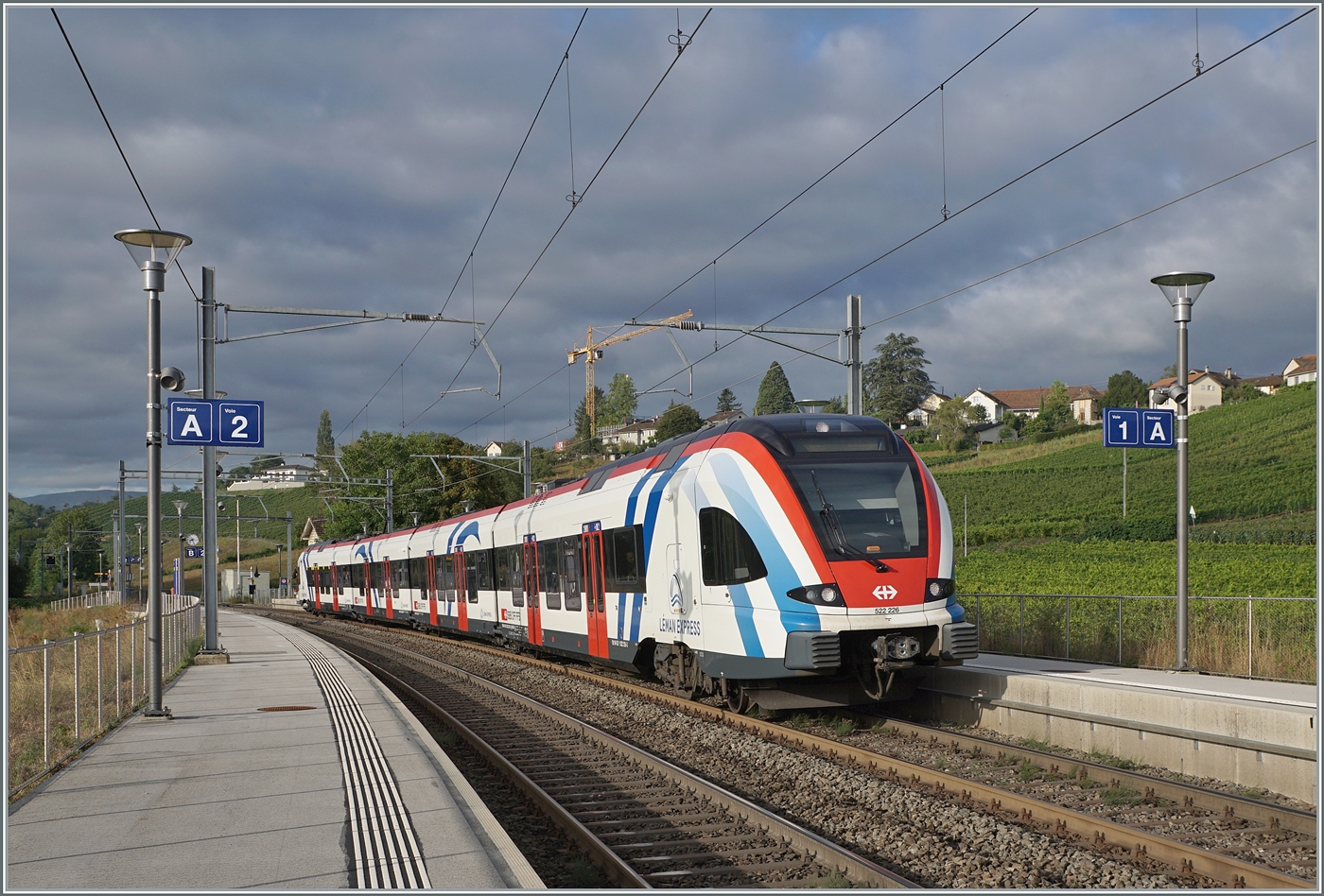 Der SBB LEX RABe 522 226 verlässt Russin als RL 5 in Richtung Genève. 

26. Aug. 2024