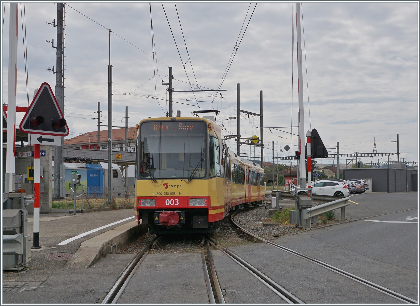 Der TRAVYS/OC Be 4/8 003 wartet in Chavonray auf die Rückfahrt nach Orbe.

15.08.2022