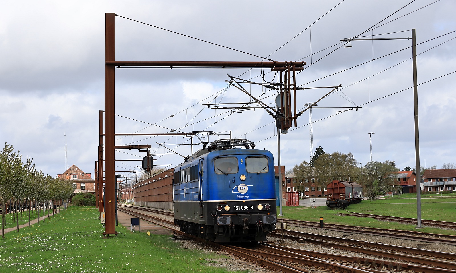 Die 151 hielt dann am Signal und der Lotse verschwand mit den Vectronen und der Rangierlok wieder in der Abstellung um die Vectronen zurück zu bringen. Pattburg/DK 14.04.2024