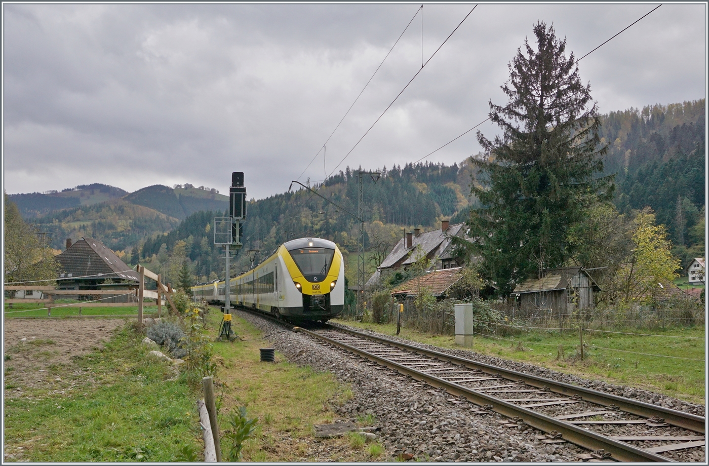 Die beiden Coradia Continental 2 1440 174 und 1440 677 sind kurz vor Kirchzarten auf dem Weg von Seebrugg nach Breisach. 

14. November 2022 