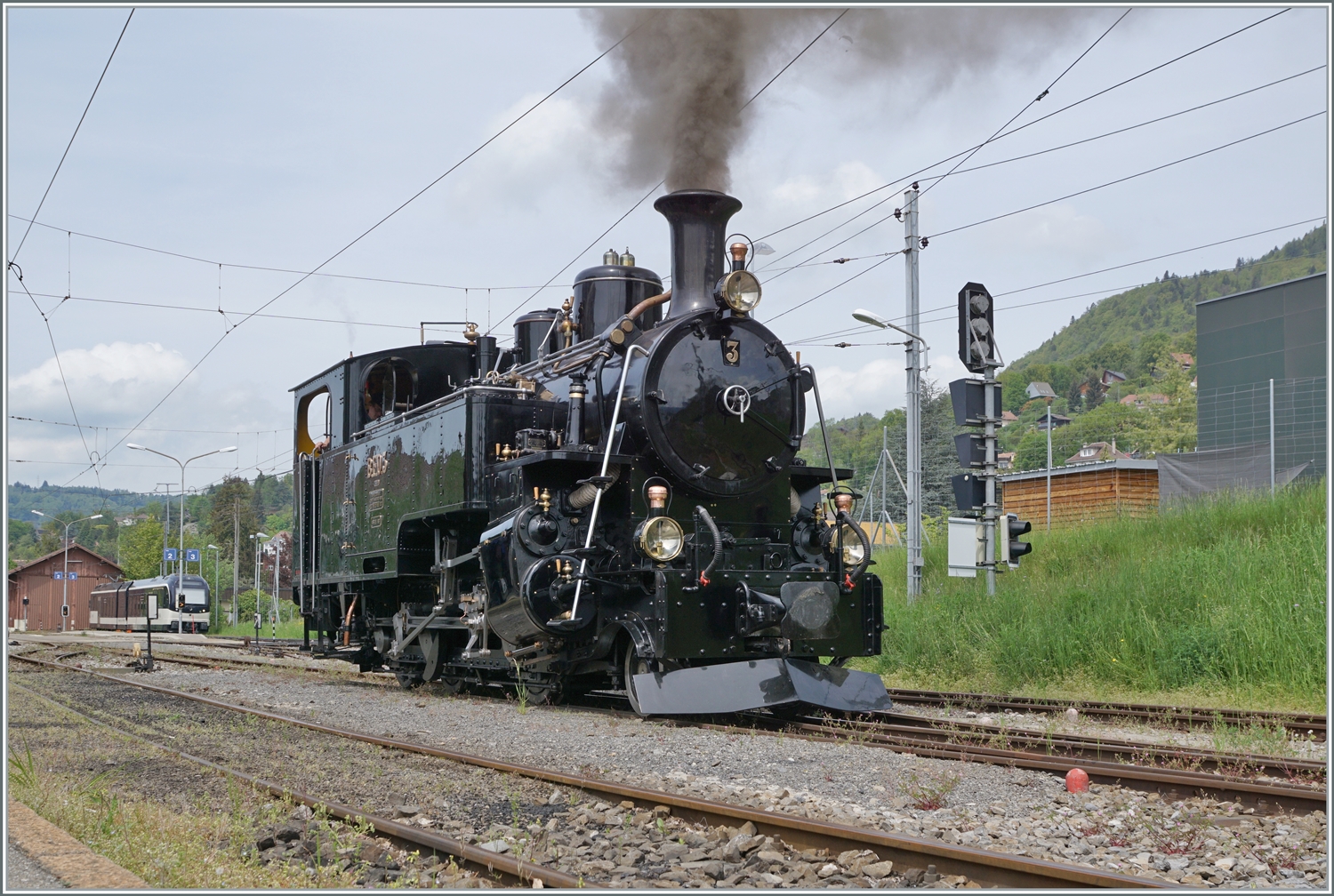 Die BFD HG 3/4 N° 3 der Blonay-Chamby Bahn rangiert in Blonay. Sie wird den erten Dampfzug der Saison von Blonay nach Chaulin fahren.

6. Mai 2023