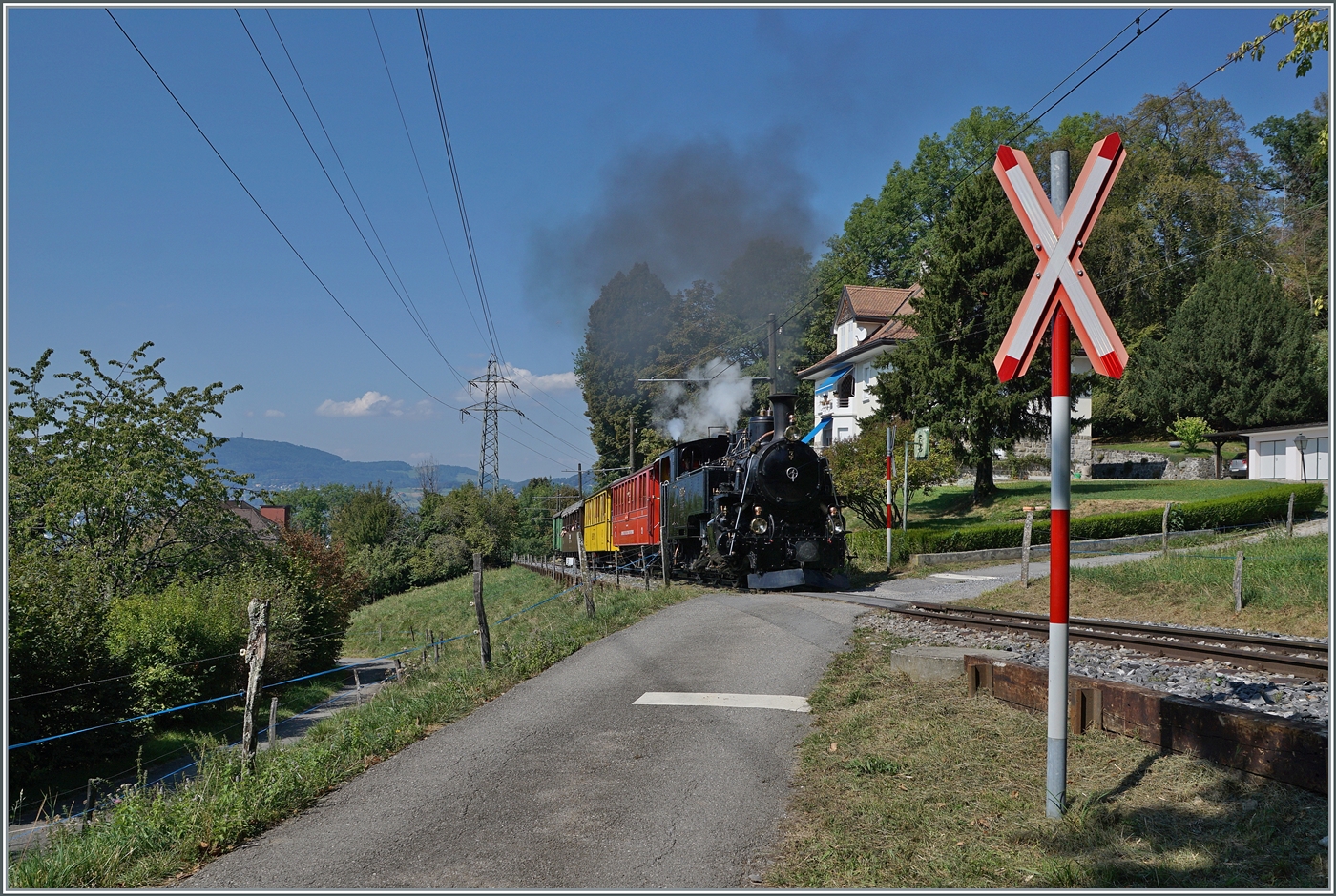 Die BFD HG 3/4 N° 3 der Blonay Chamby Bahn dampft mir ihrem Zug bei Chaulin die Steigung in Richtung Chamby hinauf. 

9. Sept. 2023