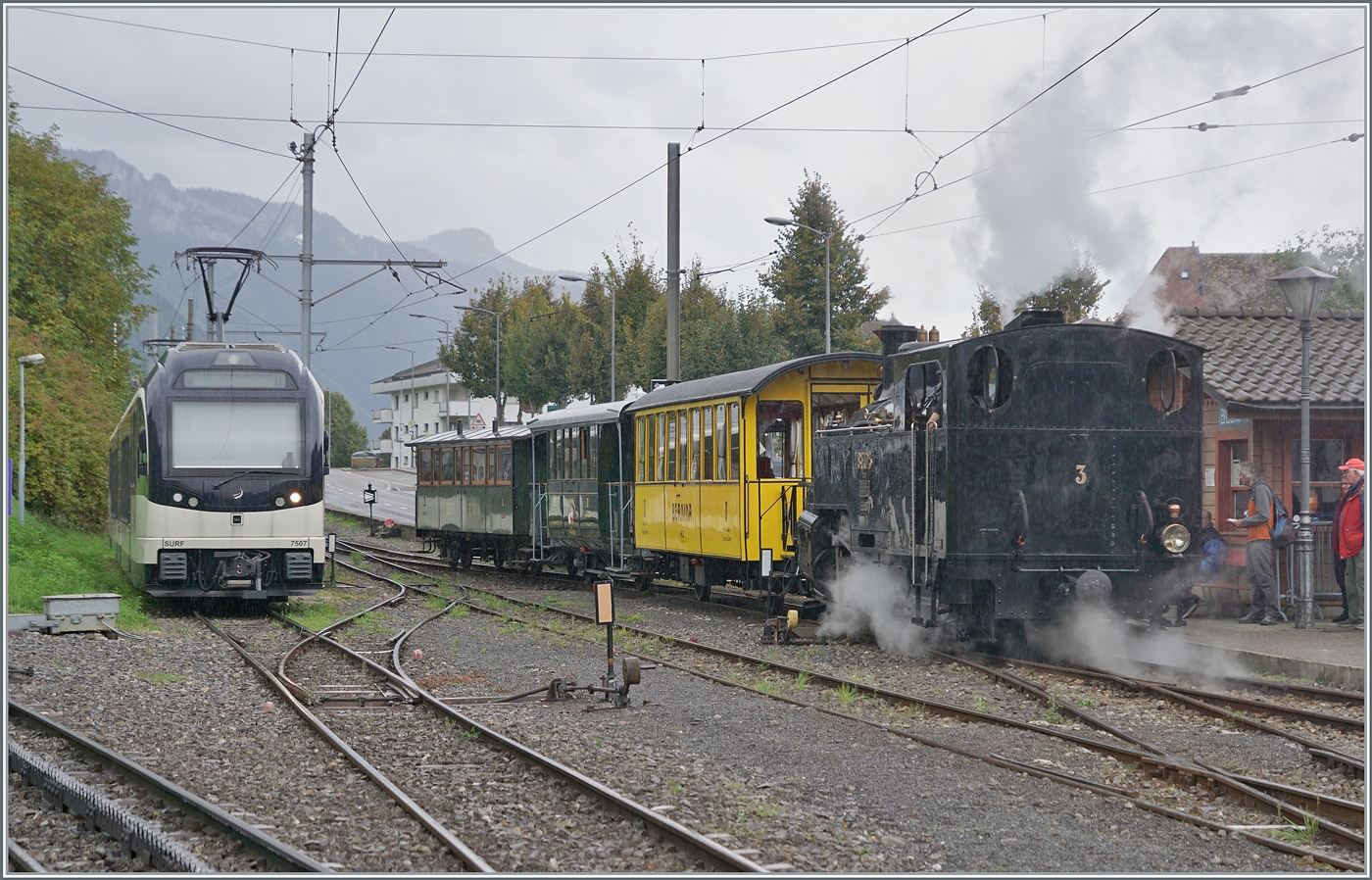 Die BFD HG 3/4 N° 3 der Blonay - Chamby Bahn ist wieder in Blonay angekommen. Dem Dampfzug wurde in Chaulin der RhB Salonwagen As2	N° 2 (Baujahr 1903/SIG) beigegeben, da ab Blonay eine Gruppe angemeldet war. 
4. Oktober 2025 Die BFD HG 3/4 N° 3 der Blonay - Chamby Bahn ist wieder in Blonay angekommen. Dem Dampfzug wurde in Chaulin der RhB Salonwagen As2	N° 2 (Baujahr 1903/SIG) beigegeben, da ab Blonay eine Gruppe angemeldet war. 
4. Oktober 2025