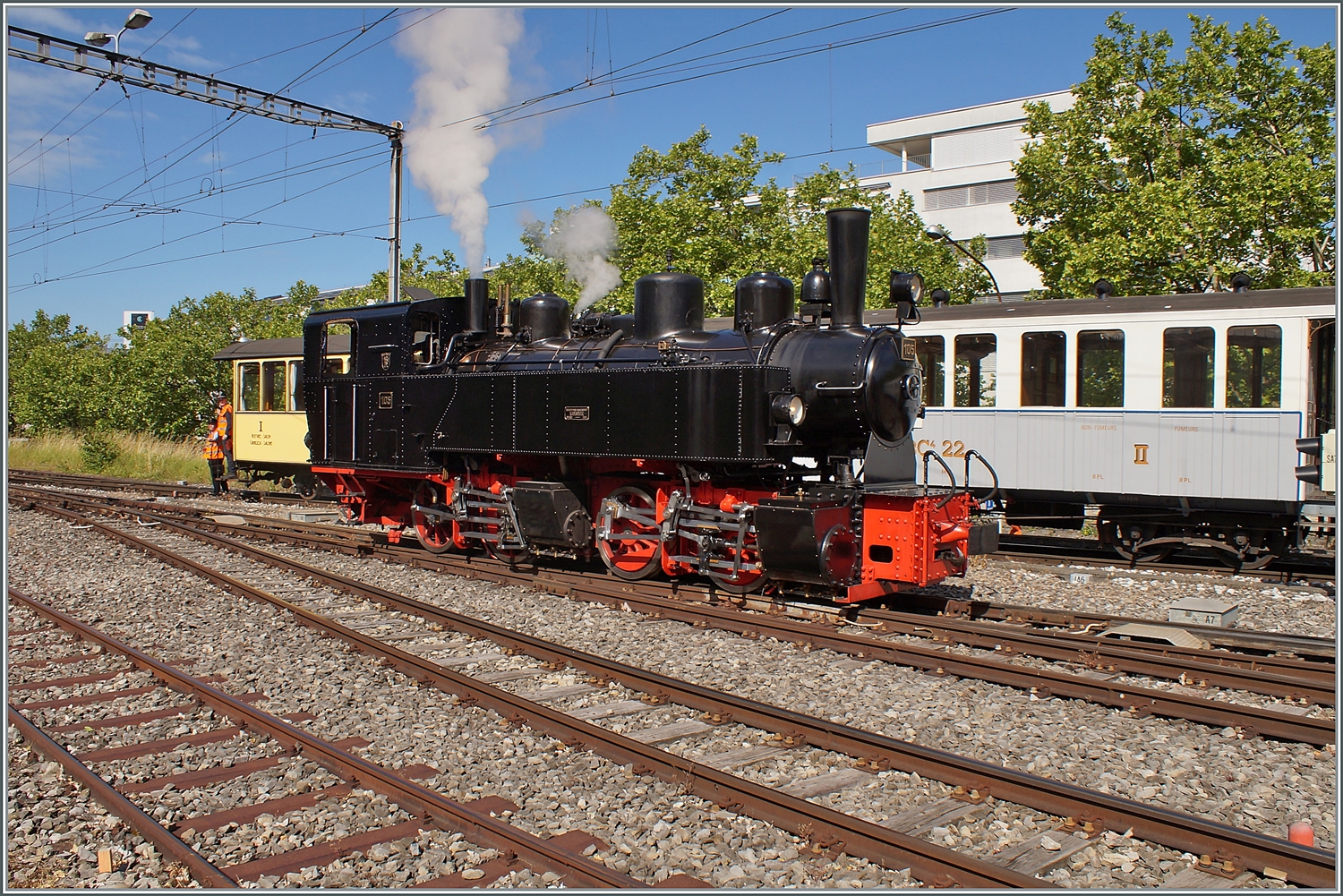 Die Blonay-Chamby G 2x 2/2 105 rangiert in Vevey und zeigt sich im besten Licht. 

29. Mai 2022