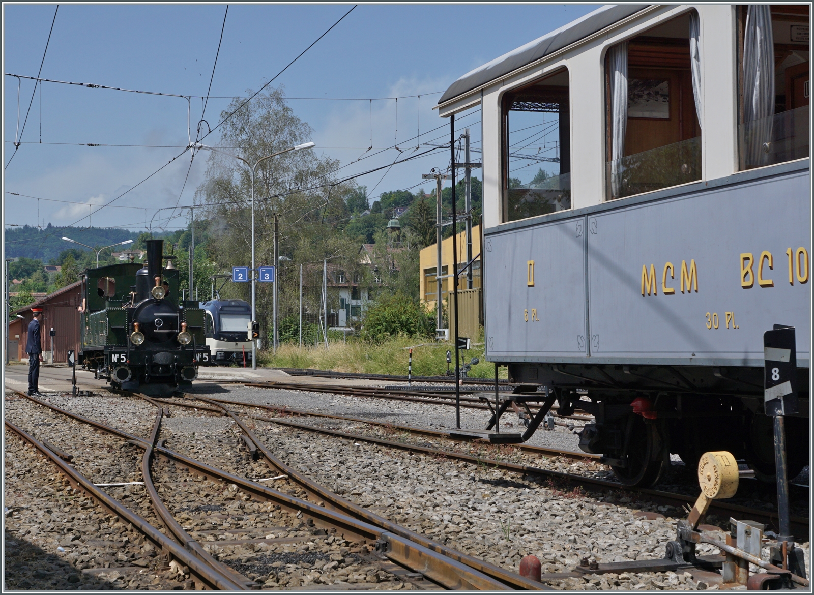 Die Blonay-Chamby LEB G 3/3 N°5 rangiert in Blonay. 

5. Juni 2022