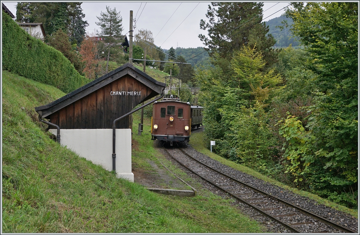 Die BOB HGe 3/3 N° 29 erreicht Chantemerle auf der Fahrt von Chaulin nach Blonay.

1. Oktober 2022