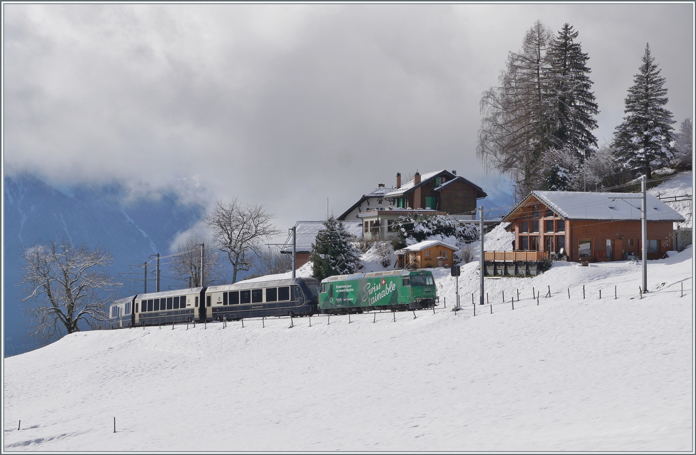 Die MOB Ge 4/4 8004  Trainable  ist mit ihrem GoldenPass Express von Montreux nach Interlaken Ost unterwegs und konnte bei Les Avants fotografiert werden.
Die Ge 4/4 8004 zeiht den GPX bis Zweisimmen, wo dann für die Weiterfahrt auf der Normalspur eine BLS Re 465 die Schmalspurlok ablöst. 

3. Jan. 2025

