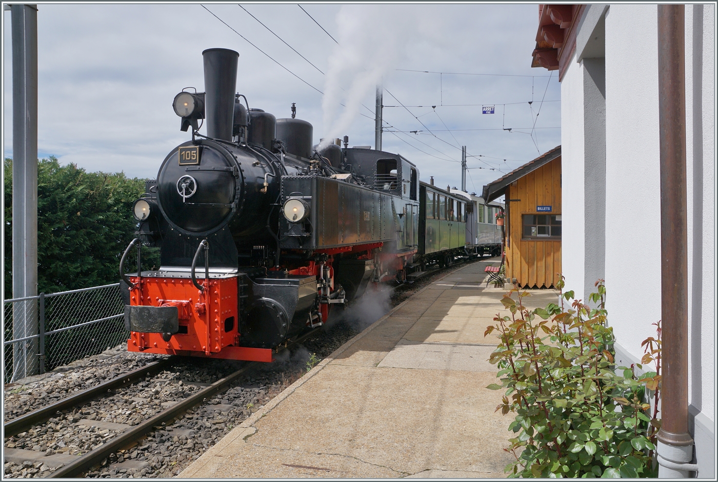 Die SEG G 2x 2/2 105 der Blonay Chamby Bahn ist mit dem ersten Dampfzug der Saison von Blonay nach Chaulin in Chamby angekomnmen. 

4. Mai 2024