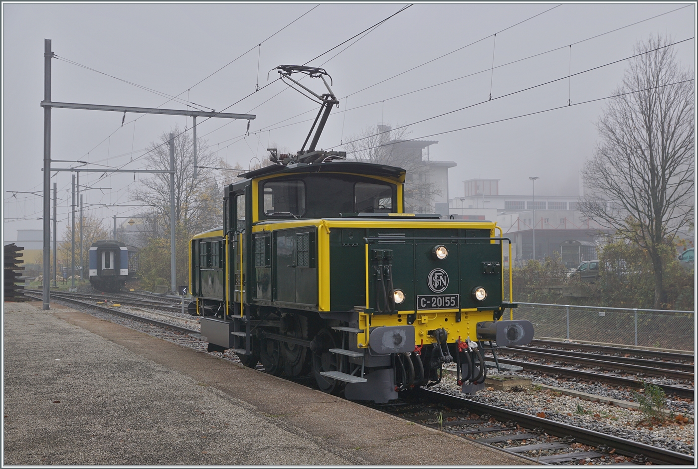 Die wunderschön hergerichtet SNCF C 20155 UIC N° 97 85 1 932-0 (ex SBB Ee 3/3 II 1615, ex SNCF C 20155) hat den Bahnhof von Klus erreicht und wird in Kürze nach Balsthal zurück fahren. 

8. Nor. 2025
