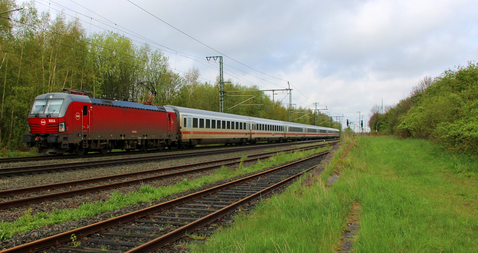 DSB Litra EB 3211 mit EC 391 gen Sden. Jbek 26.04.2024