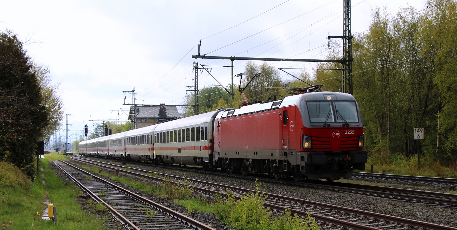 DSB Litra EB 3235 mit EC 398 gen Norden. Jbek 26.04.2024