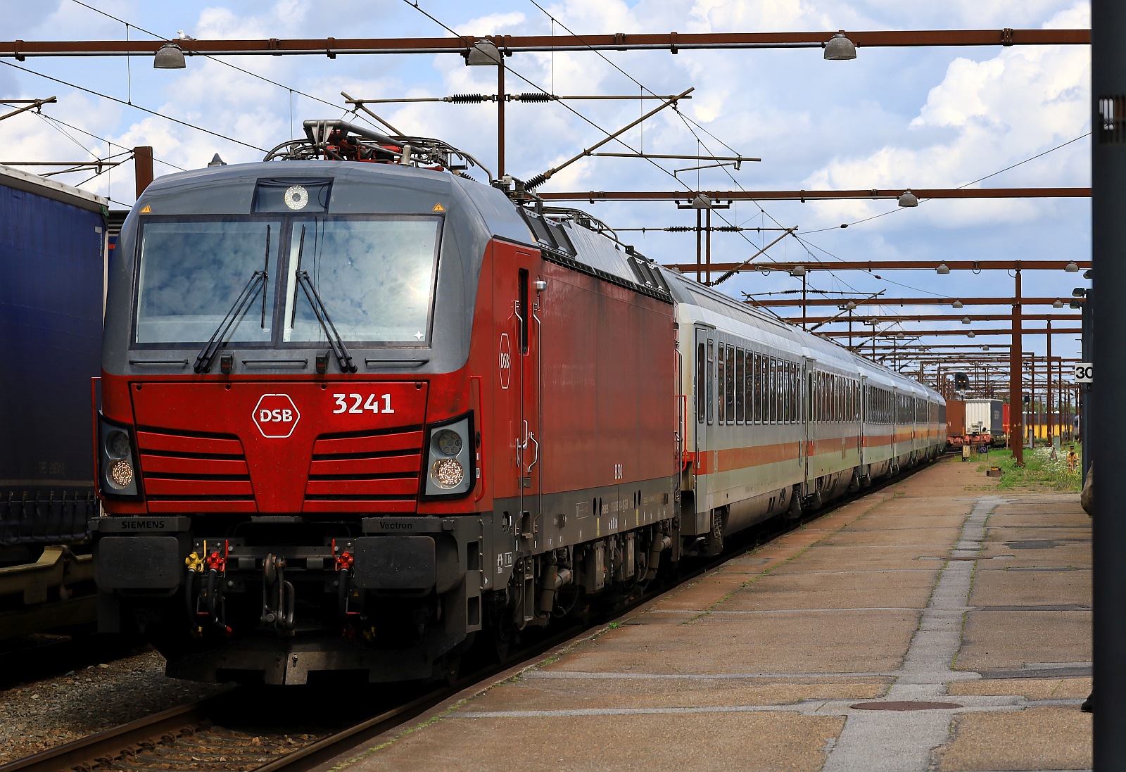 DSB Litra EB 3241-4, REV/MMAL/18.07.22 mit IC nach Hamburg. Pattburg 14.07.2023