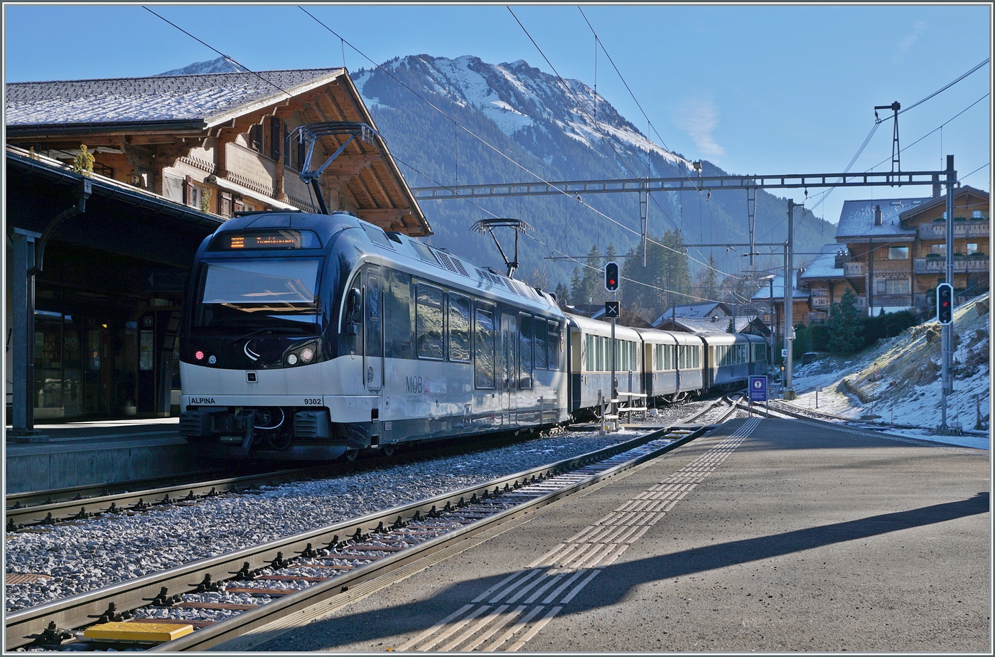 Eingerahmt von zwei MOB Aloina ABe 4/4 resp Be 4/4 Serie 9000 verlässt der GoldenPass Classic Zug Gstaad in Richtung Zweisimmen.

30. Nov. 2024

  