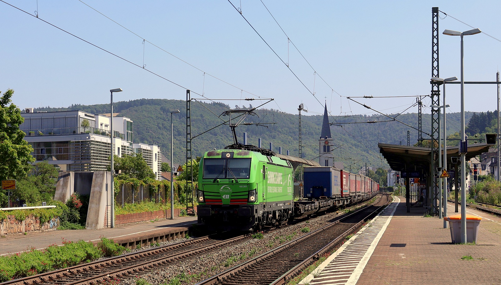 ELOC/TXL 183 283-9 REV/ETL/13.08.24 mit nem Arcese KLV Durchfahrt Boppard Hbf. 10.08.2025