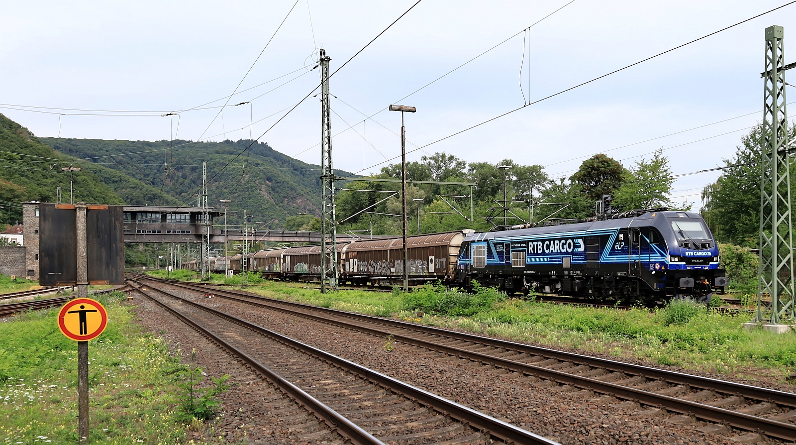 ELP/RTB Cargo 2019 311-0 REV/26.01.24 mit H-Wagen Zug Einfahrt Bingen am Rhein. 09.08.2025 ELP/RTB Cargo 2019 311-0 REV/26.01.24 mit H-Wagen Zug Einfahrt Bingen am Rhein. 09.08.2025