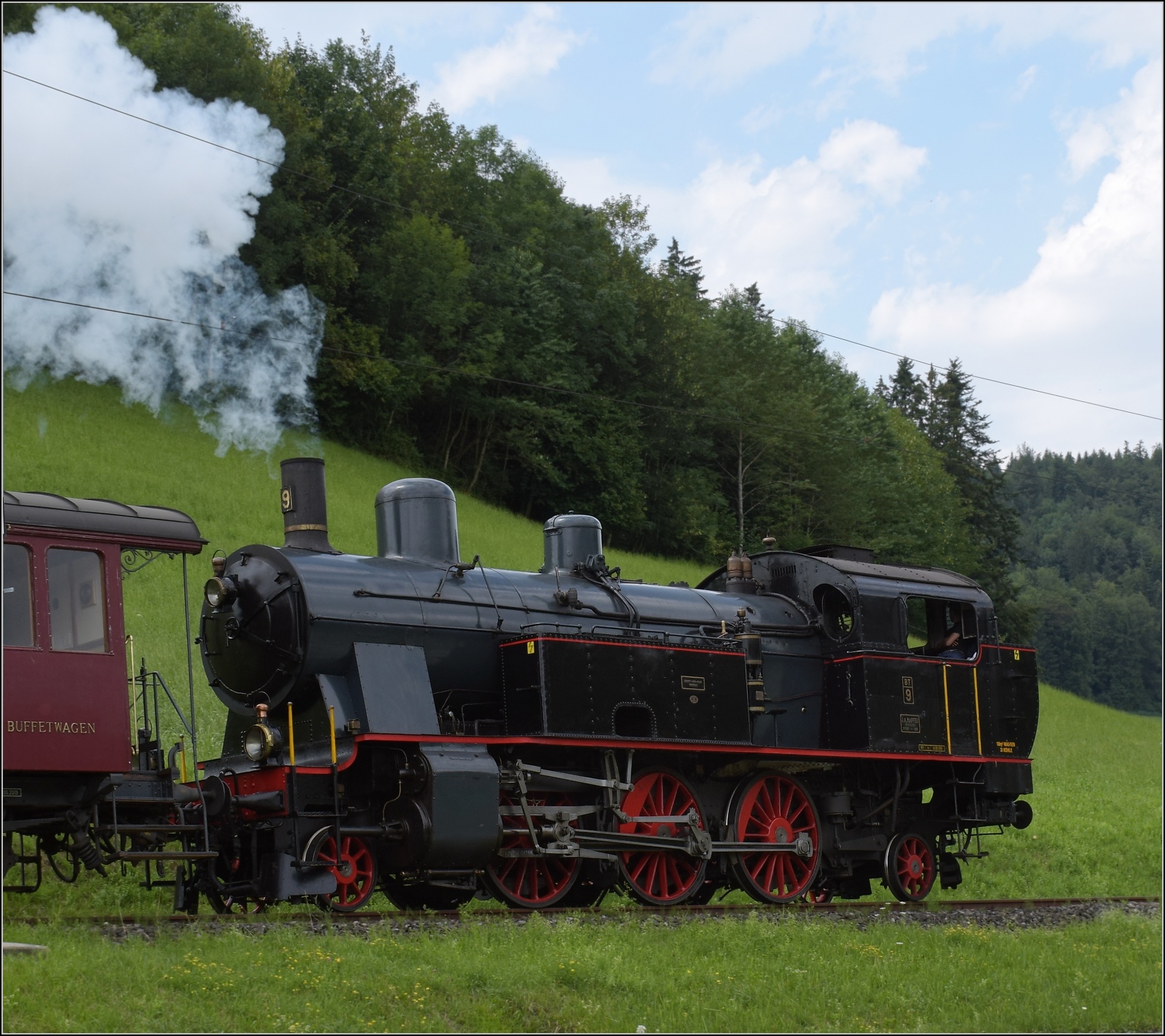 Fahrtag im Zürcher Oberland. Eb 3/5 9 der BT bei Bäretswil. Juli 2023.