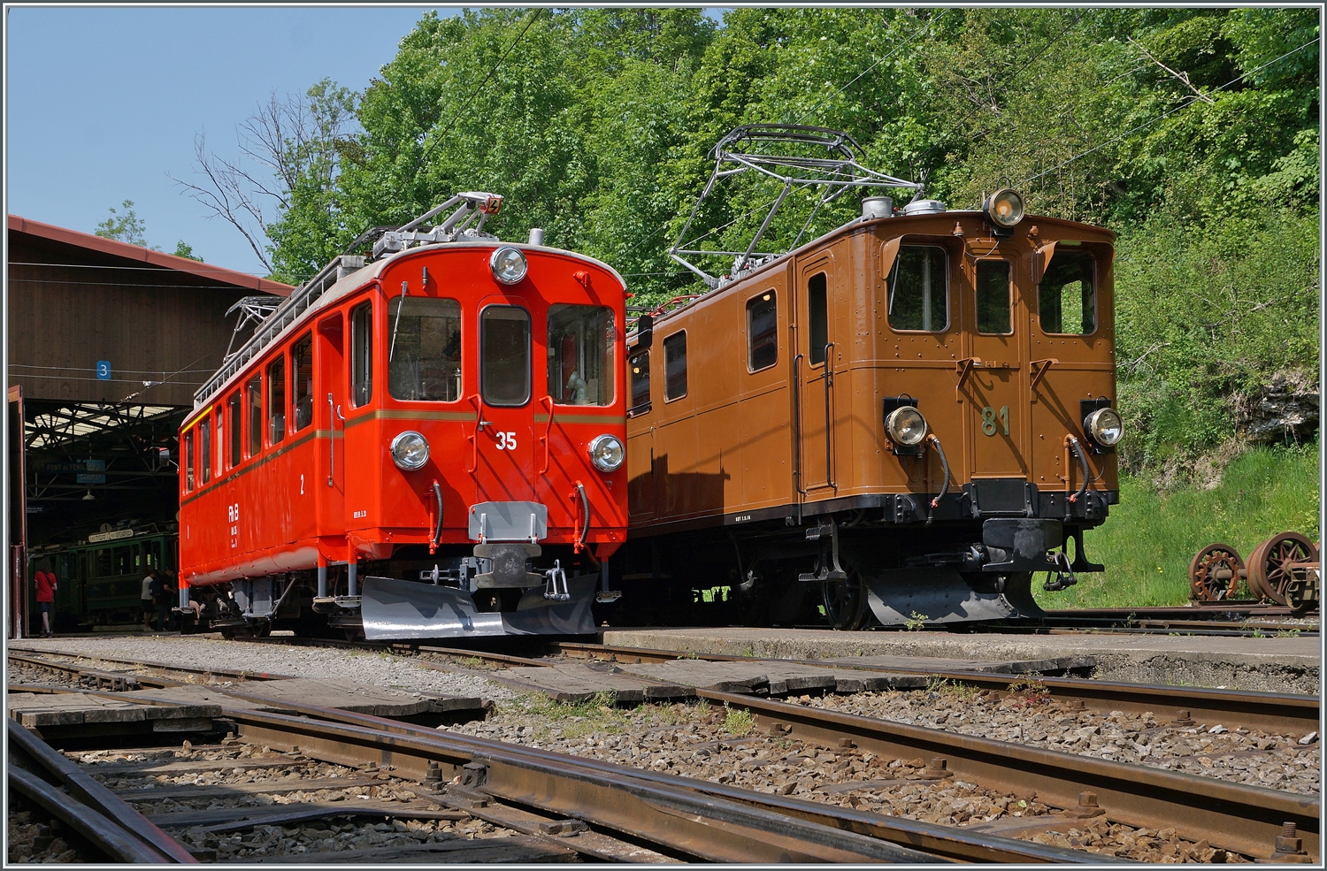 Festival Suisse de la vapeur / Schweizer Dampffestival 2023 der Blonay-Chamby Bahn: Neben der Überraschung in Form des RhB Bernina Bahn ABe 4/4 I N° 35 in Chaulin präsentierte sich die RhB Bernina Bahn Ge 4/4 81 gleich daneben und weckte Erinnerungen ans Bernina Festival zum 50 Jahre Jubiläum der Blonay-Chamby Bahn vor fünf Jahren.

29. Mai 2023